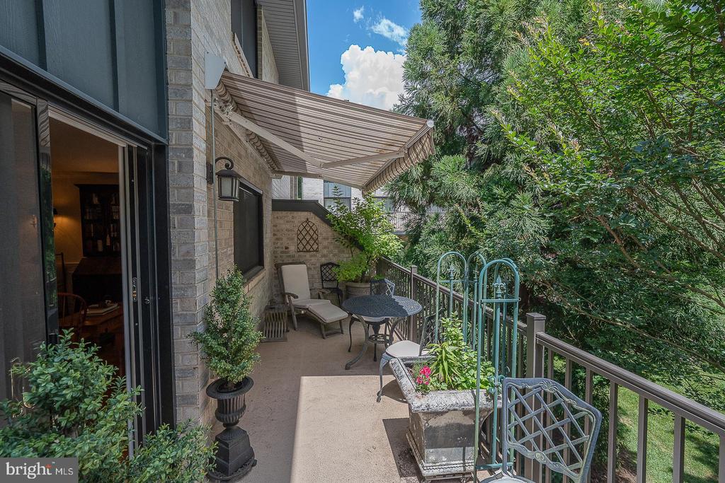 526 FOXWOOD LANE
