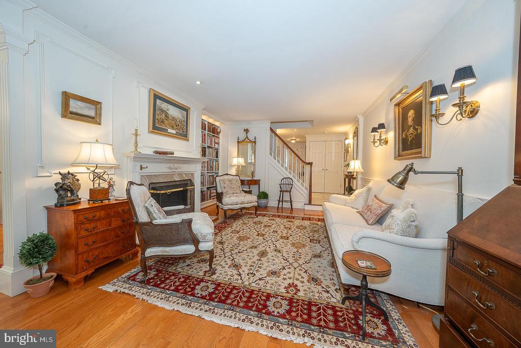 526 FOXWOOD LANE