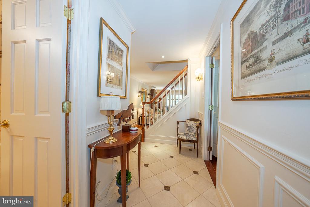 526 FOXWOOD LANE