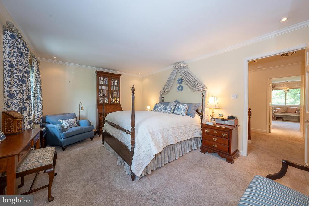 526 FOXWOOD LANE