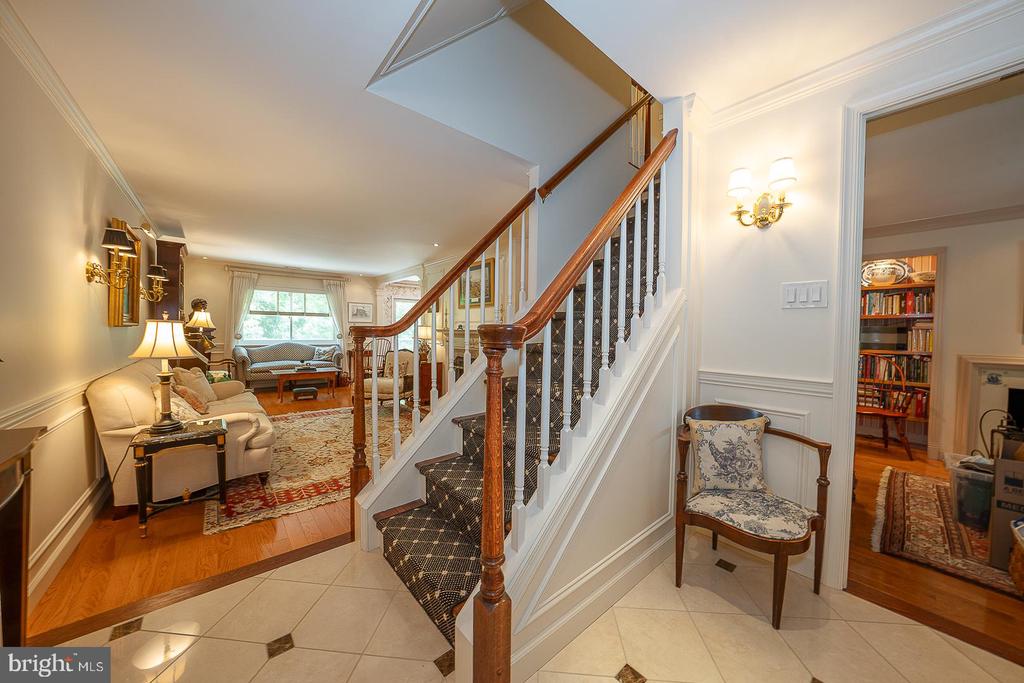 526 FOXWOOD LANE