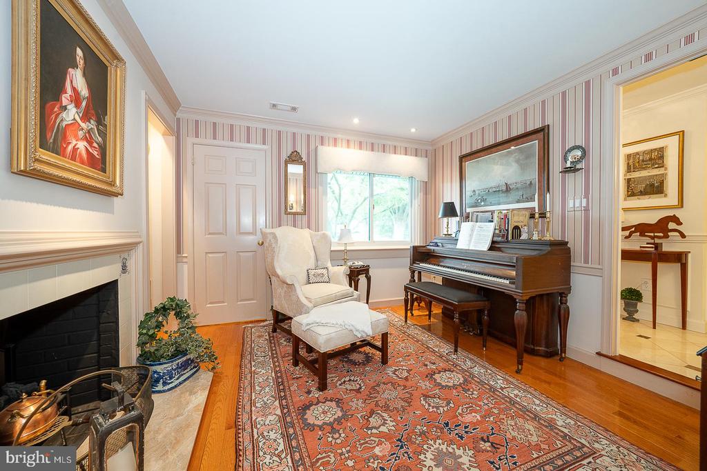 526 FOXWOOD LANE