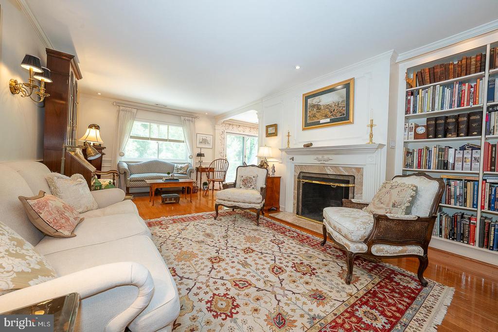 526 FOXWOOD LANE