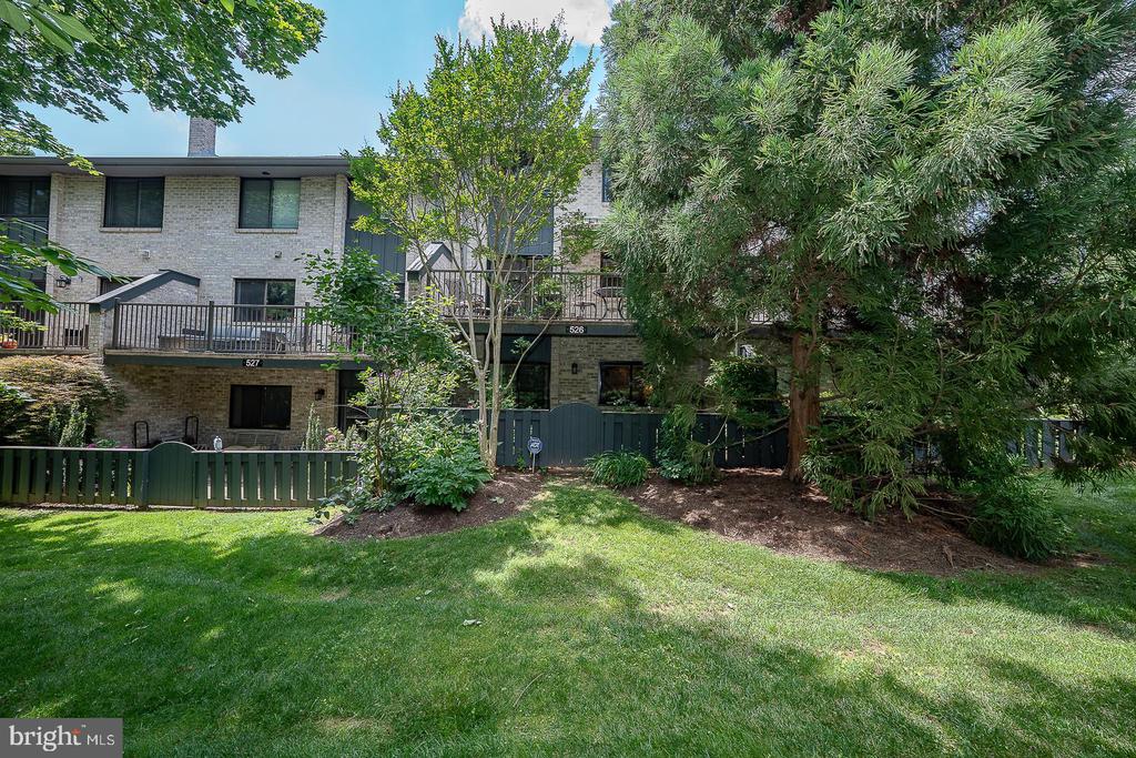 526 FOXWOOD LANE