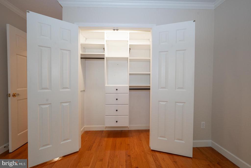 526 FOXWOOD LANE