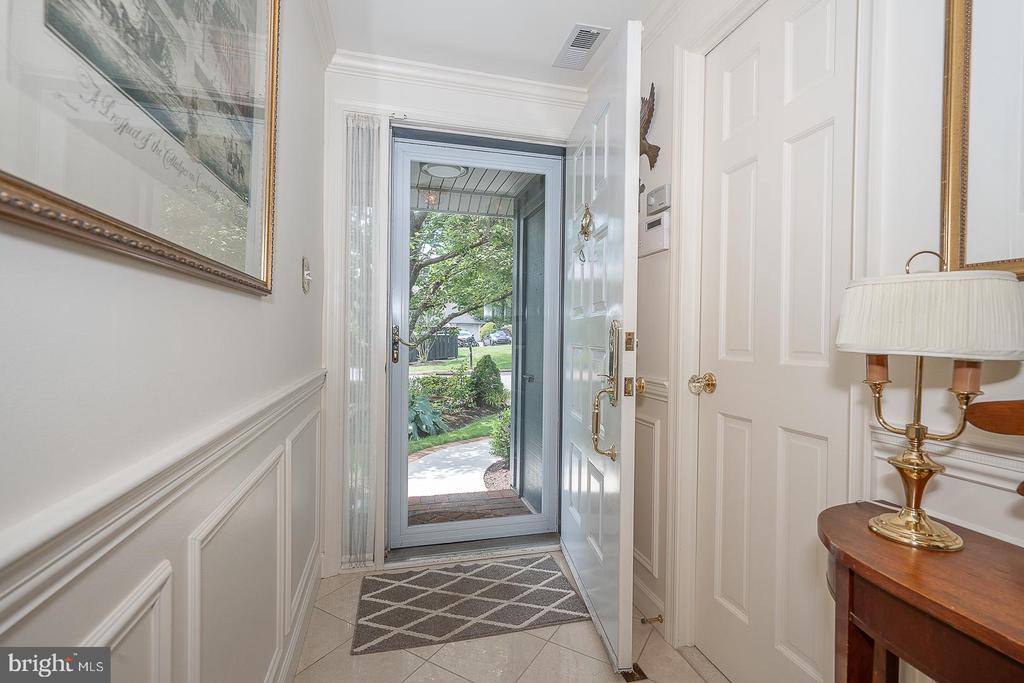 526 FOXWOOD LANE