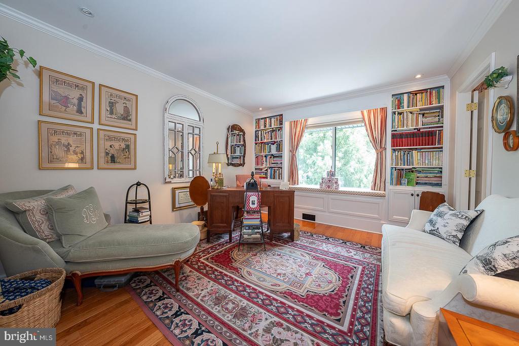526 FOXWOOD LANE