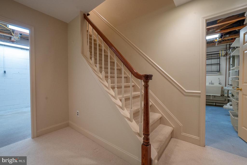 526 FOXWOOD LANE