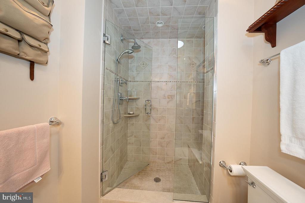 526 FOXWOOD LANE