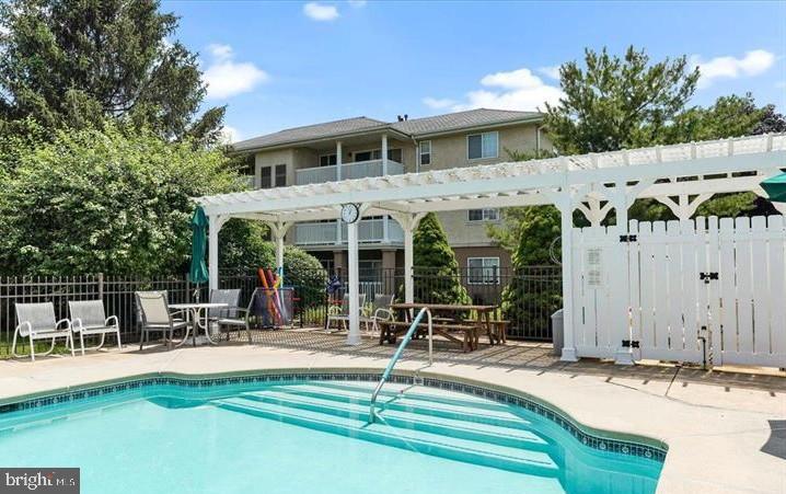 227 PAOLI POINTE DRIVE 227-U