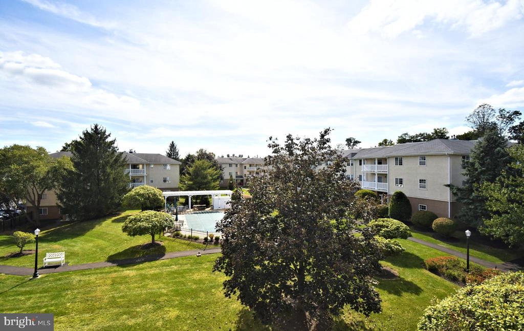 227 PAOLI POINTE DRIVE 227-U