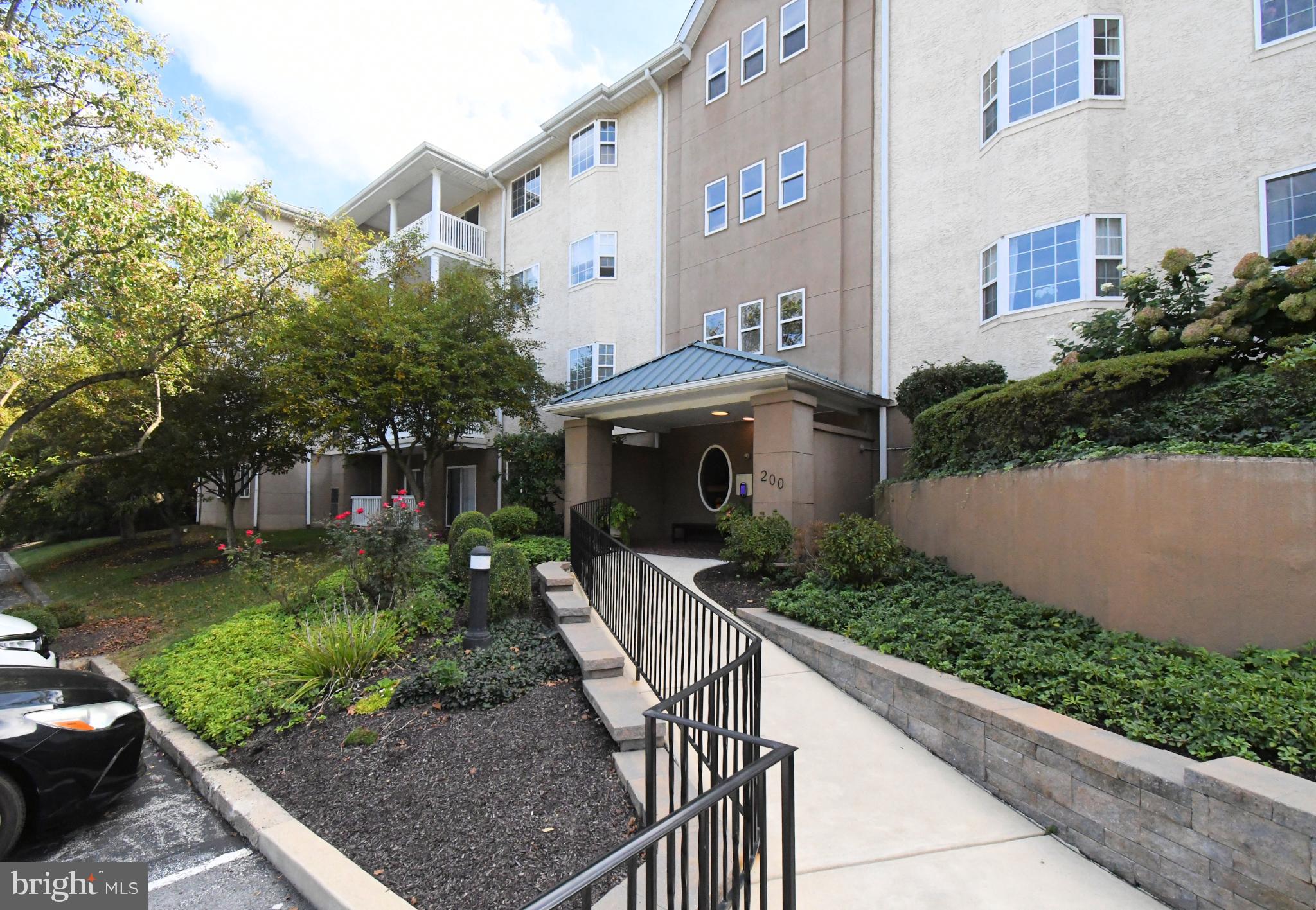 227 PAOLI POINTE DRIVE 227-U