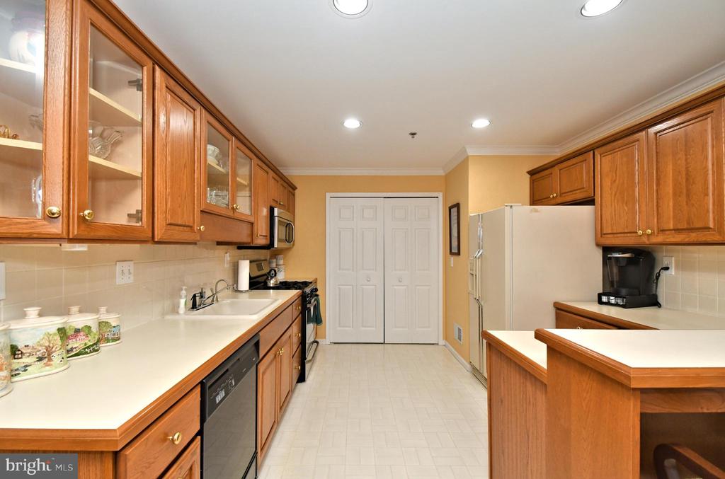 227 PAOLI POINTE DRIVE 227-U