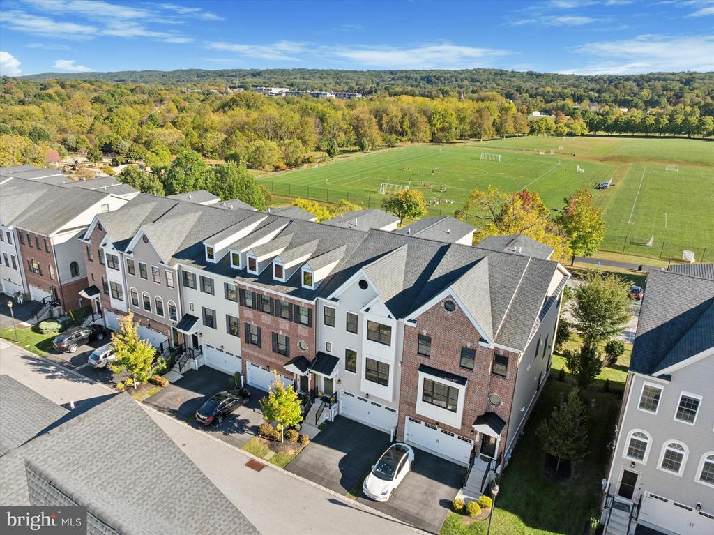 50 PARKVIEW CIRCLE