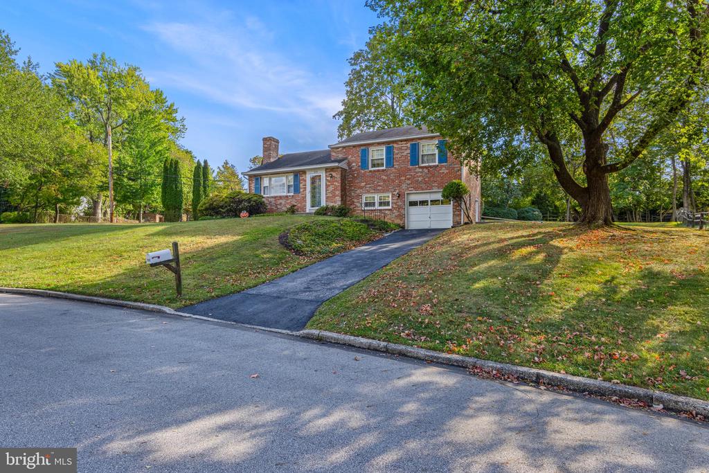320 LANDSENDE ROAD