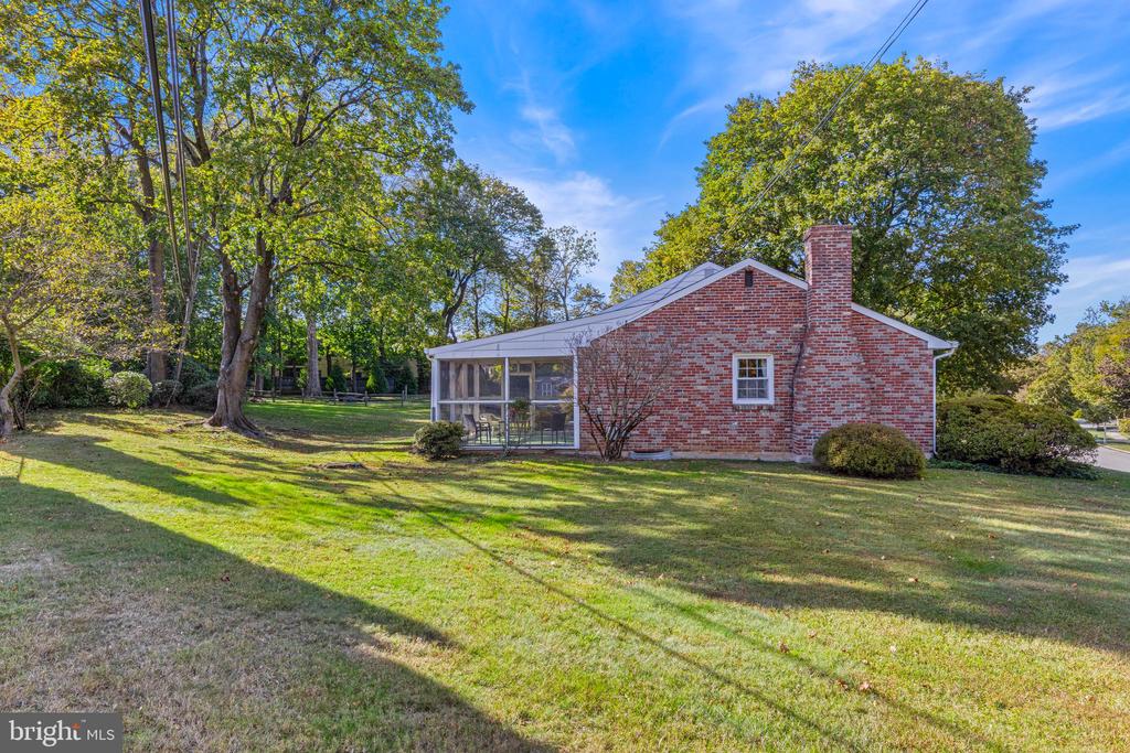 320 LANDSENDE ROAD