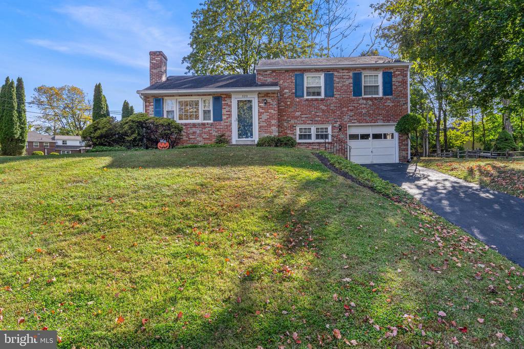 320 LANDSENDE ROAD