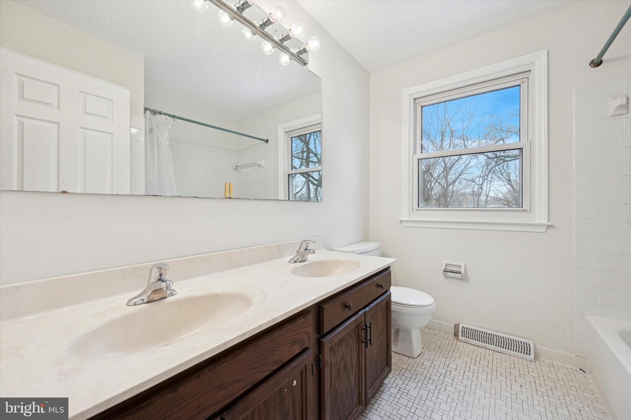 5 WESTGATE CIRCLE