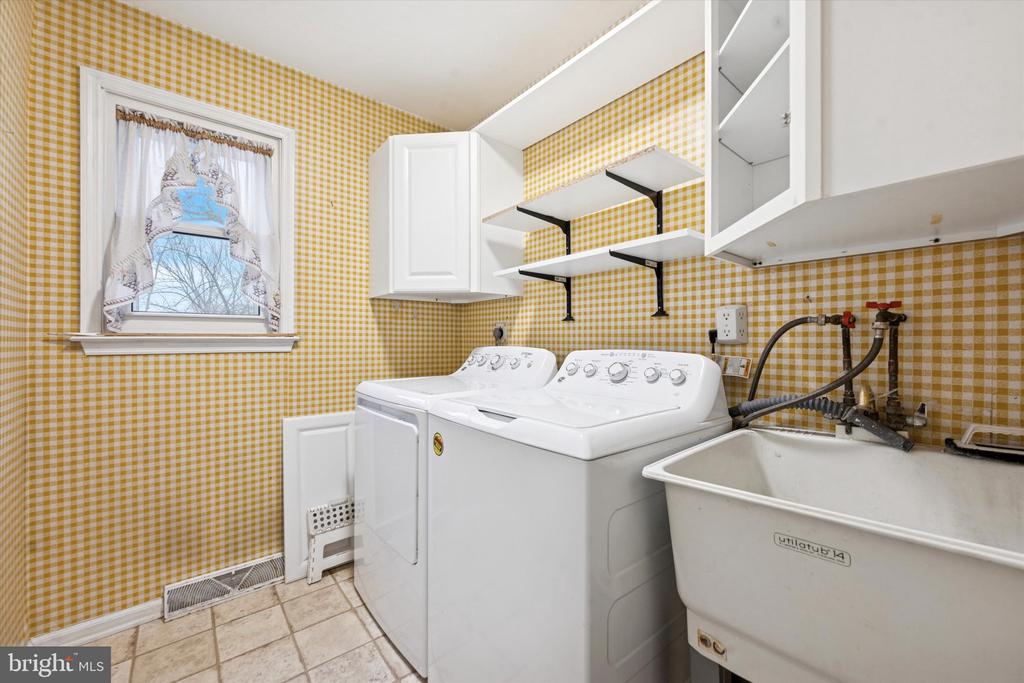 5 WESTGATE CIRCLE