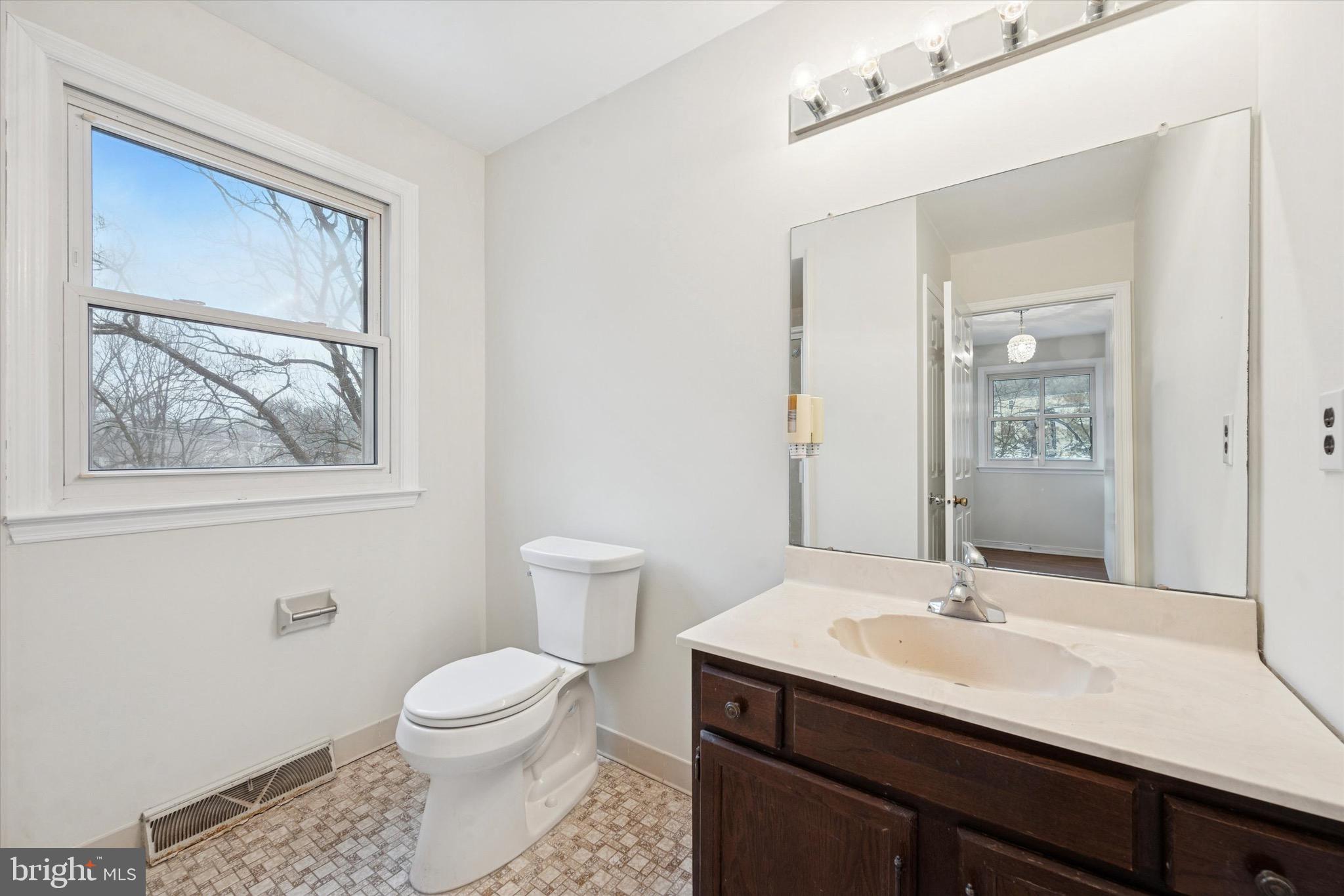 5 WESTGATE CIRCLE