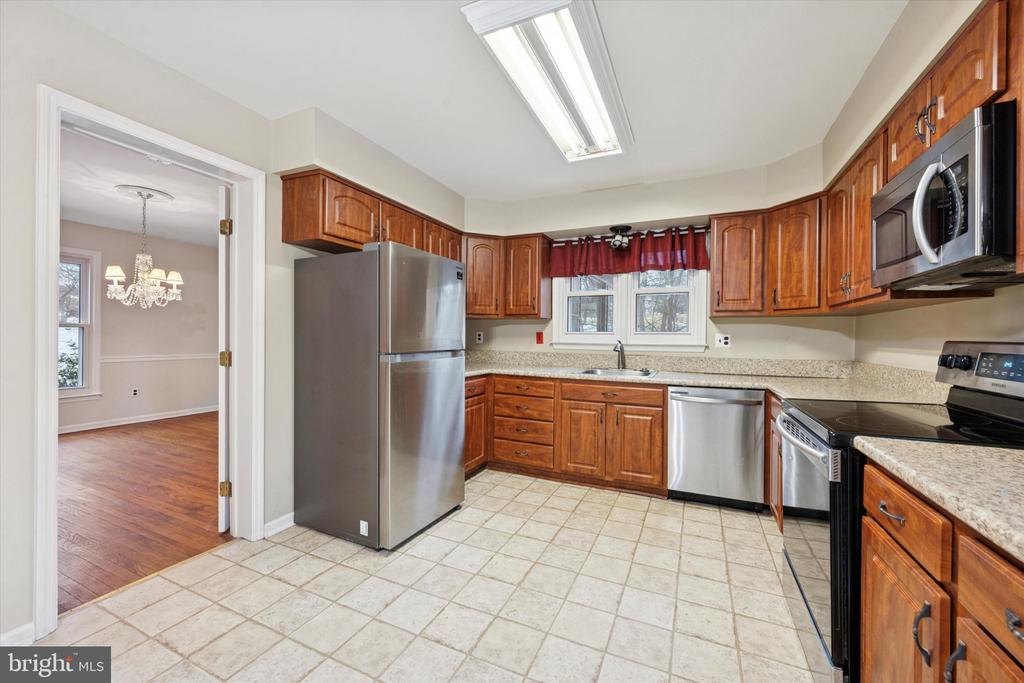 5 WESTGATE CIRCLE