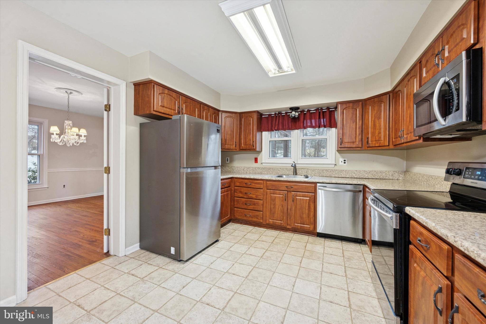 5 WESTGATE CIRCLE
