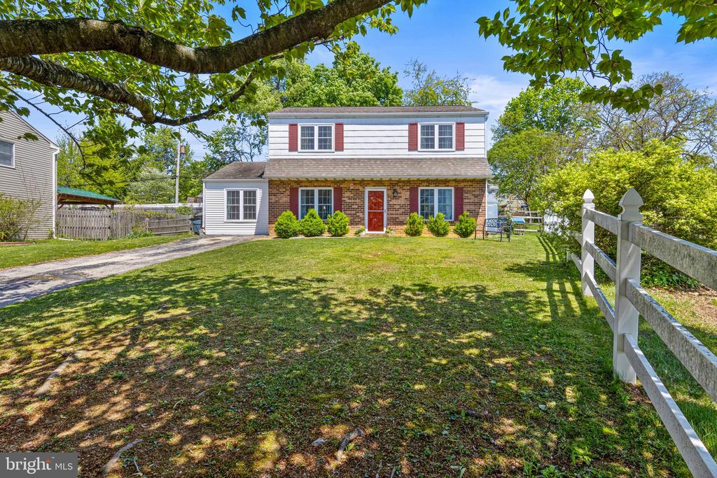 4 DEVON CIRCLE