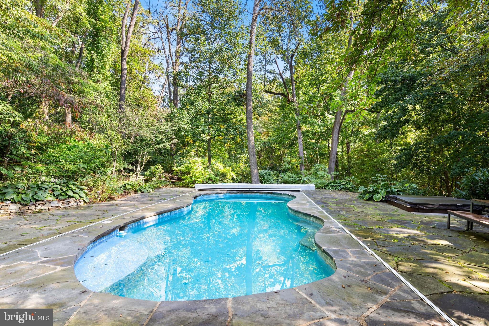 807 Maple Glen Ln