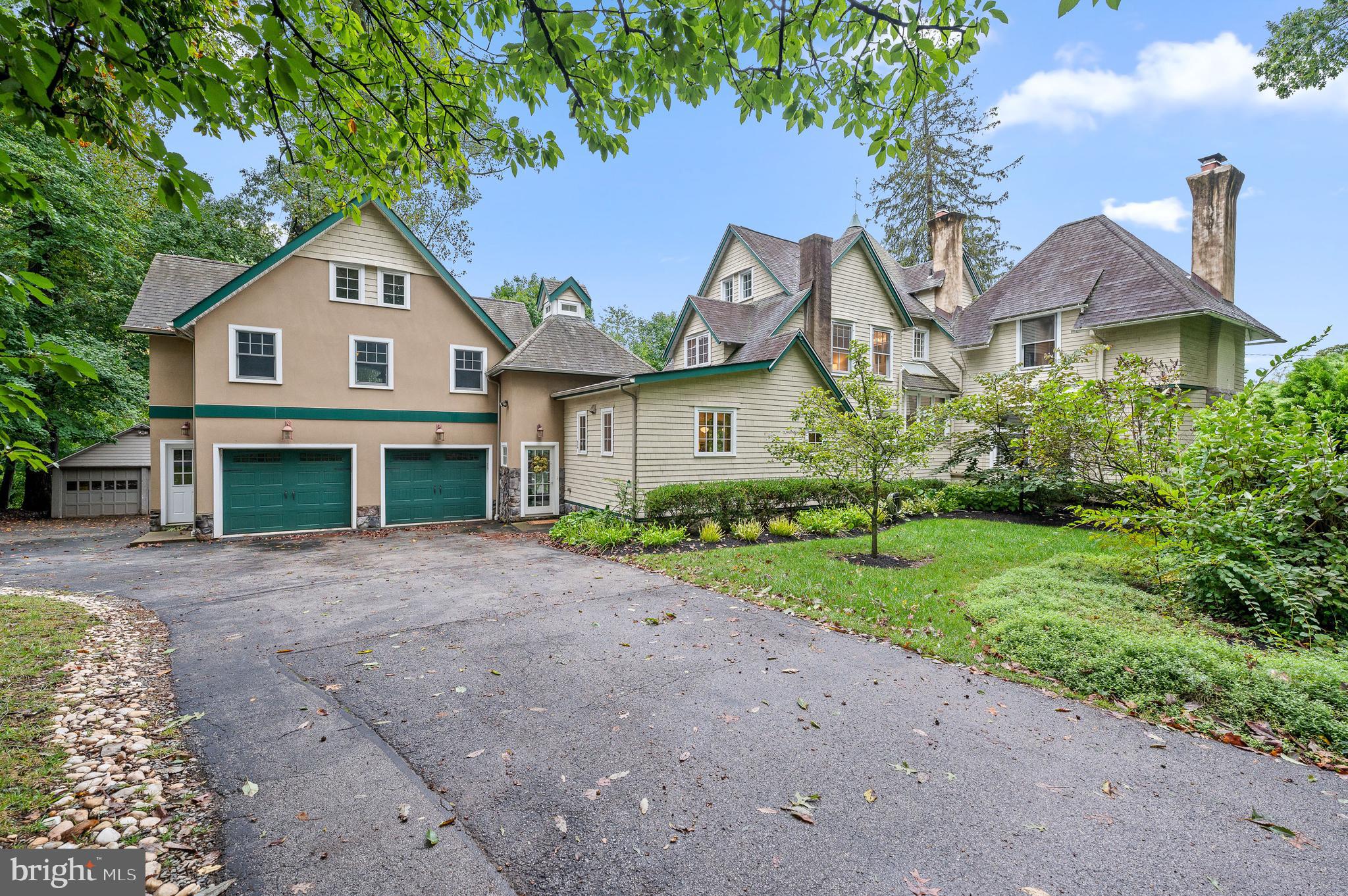 425 Chestnut Ln