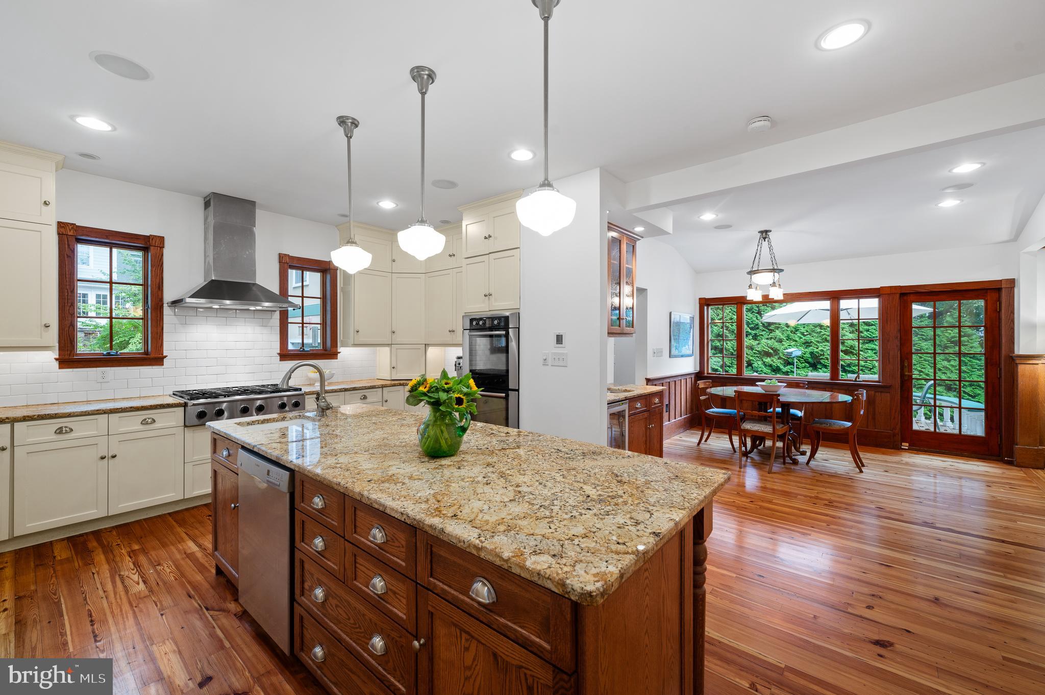425 Chestnut Ln