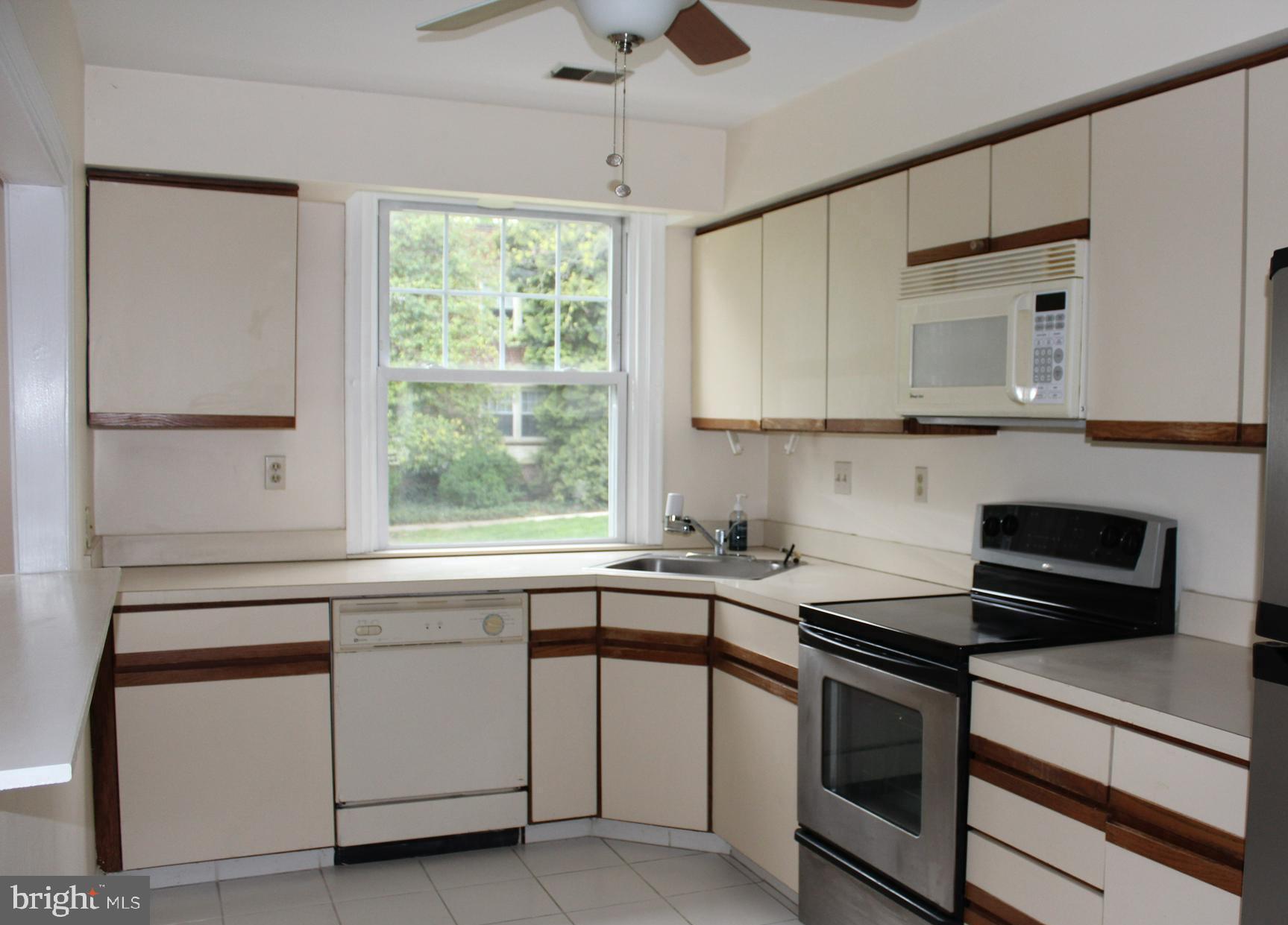 500 E LANCASTER AVE #122C