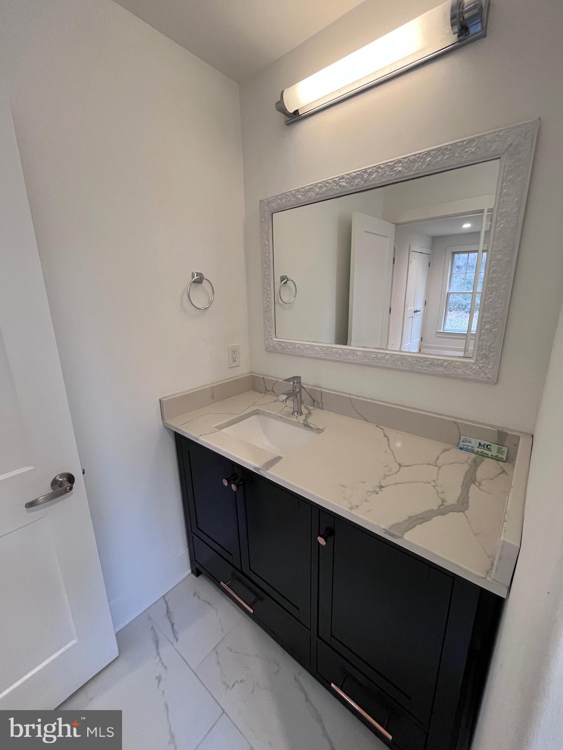 5 HOPETON LN