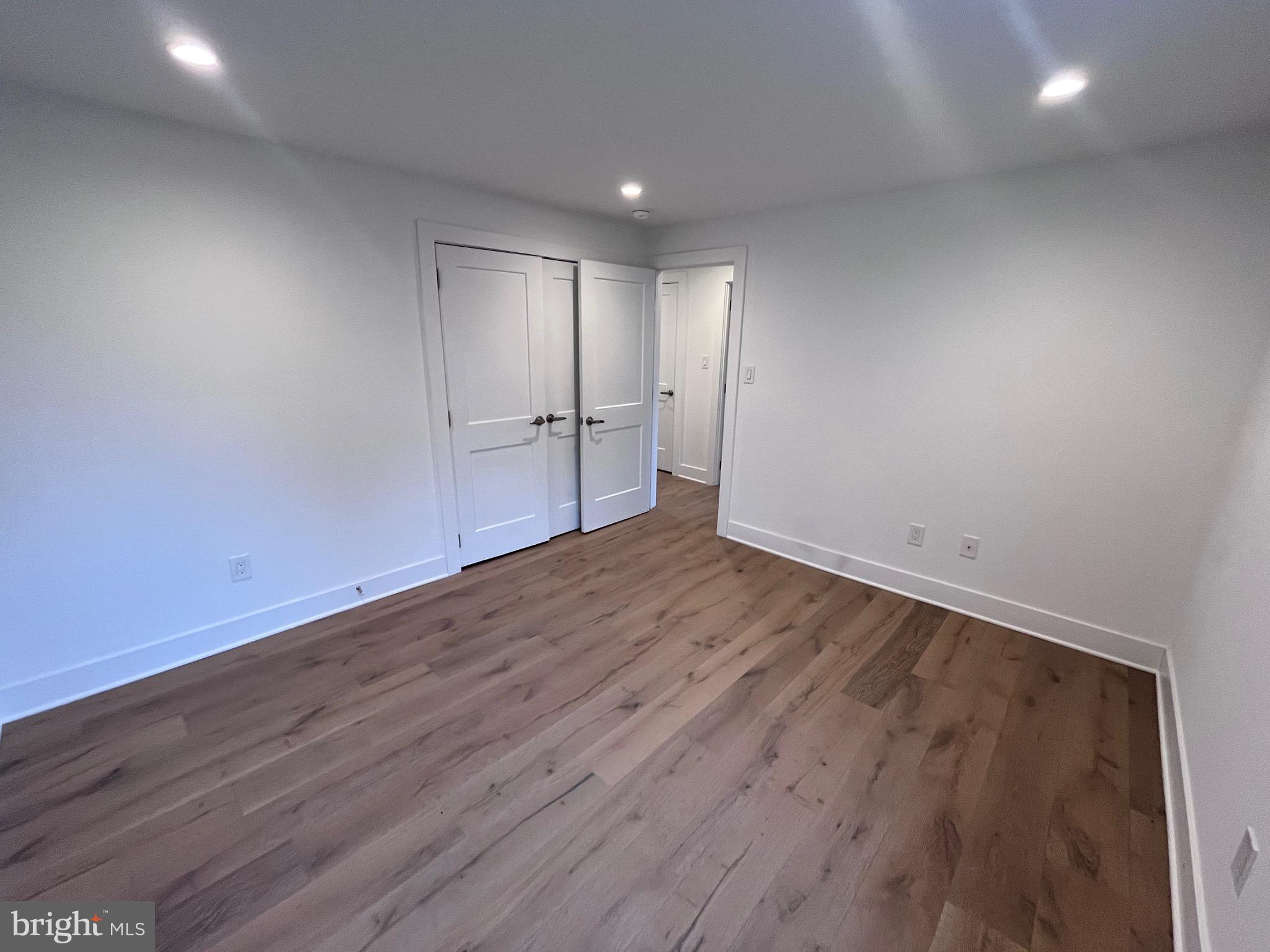 5 HOPETON LN