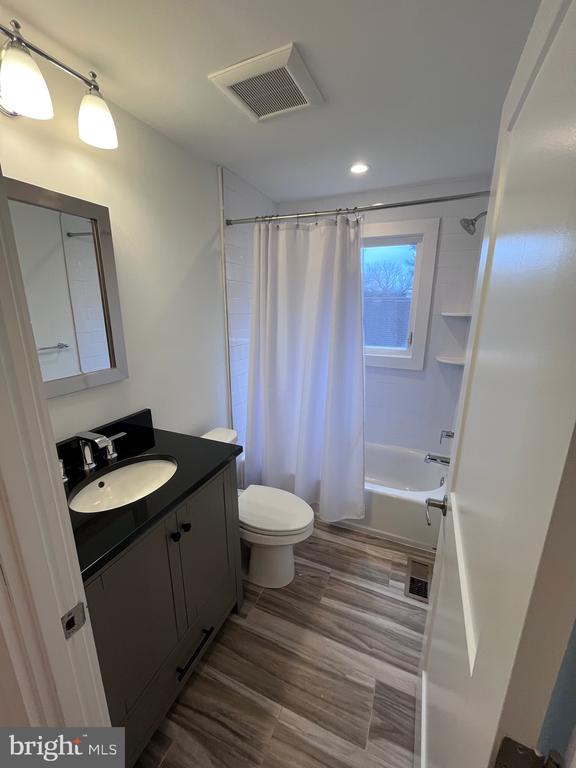 5 HOPETON LN