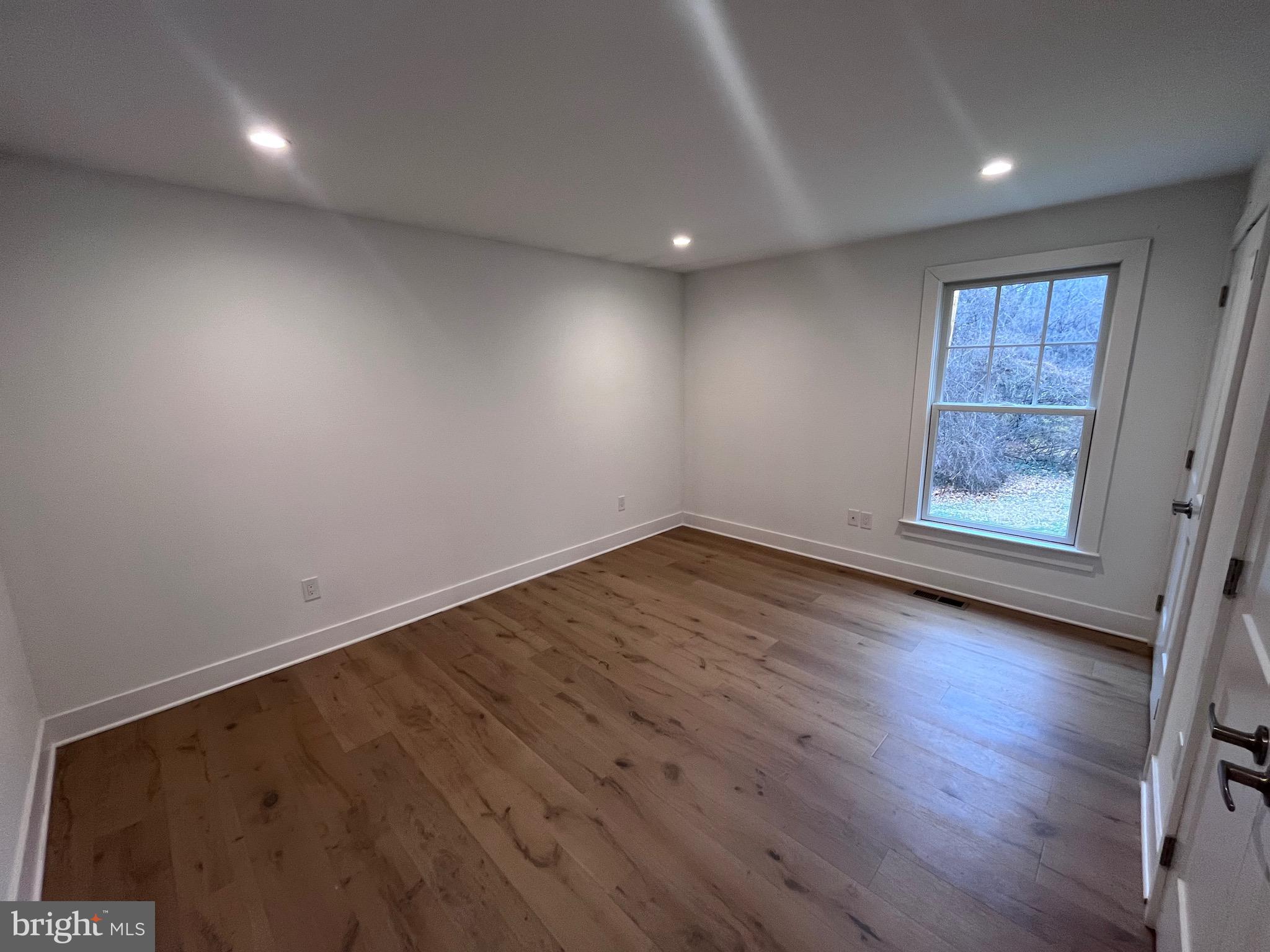 5 HOPETON LN