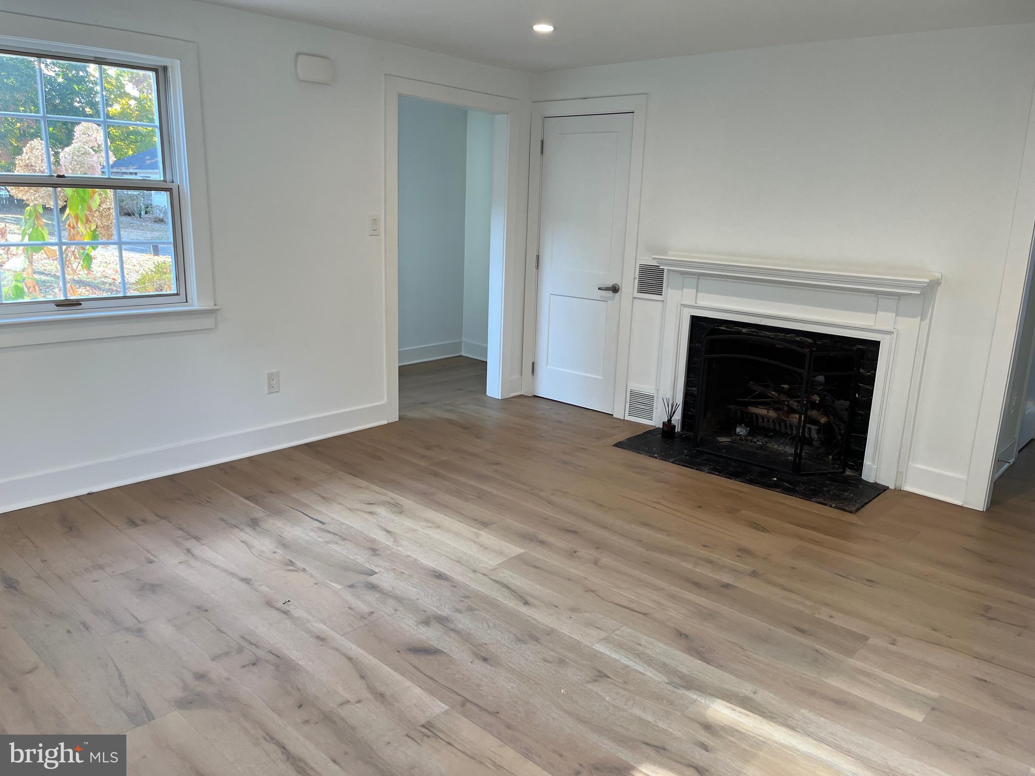 5 HOPETON LN