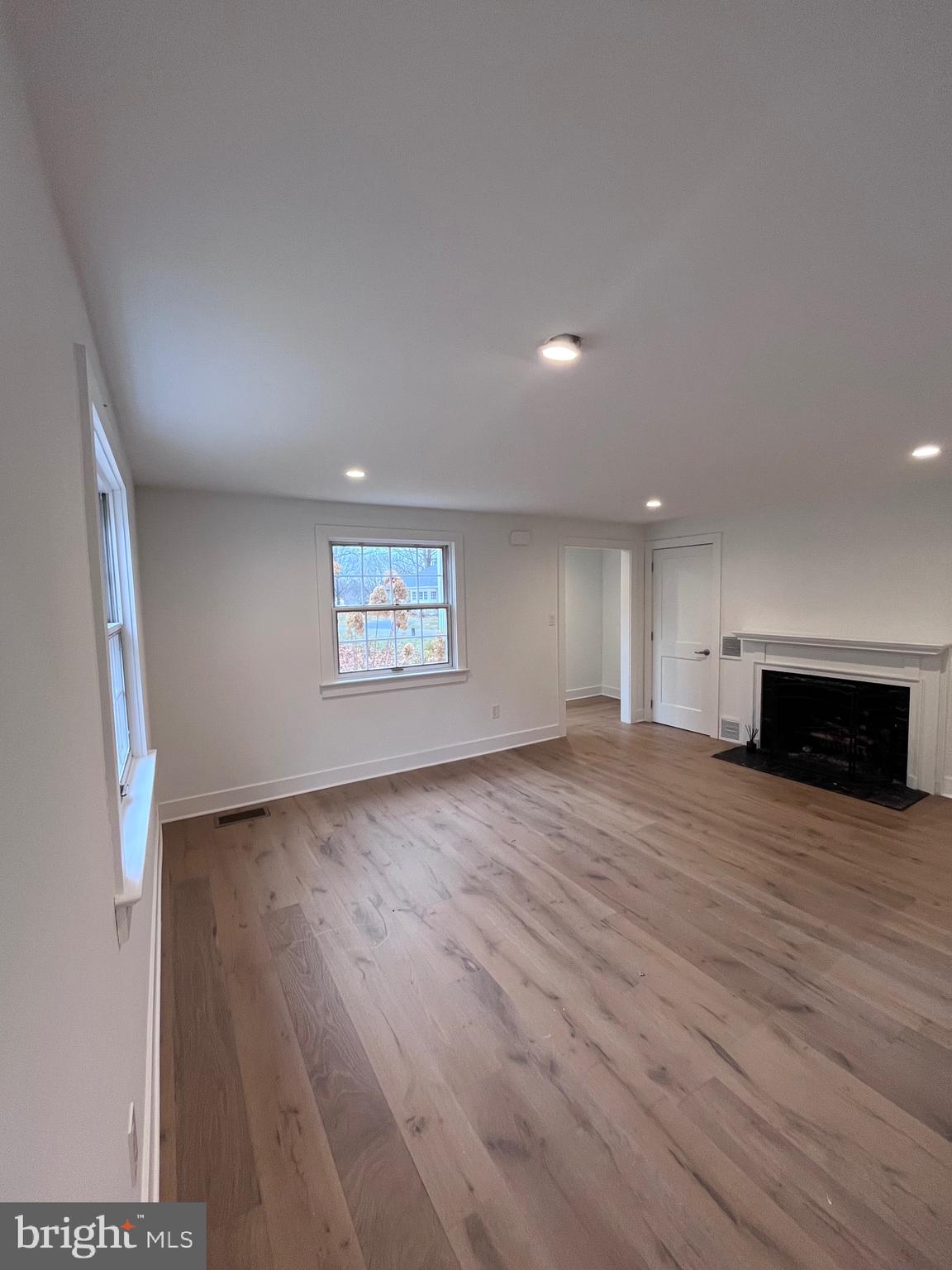 5 HOPETON LN