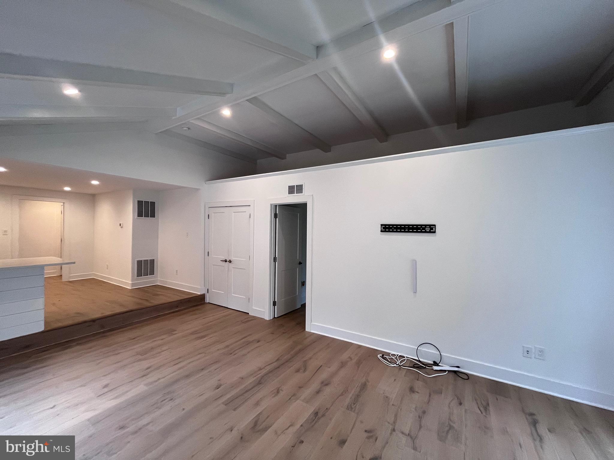 5 HOPETON LN
