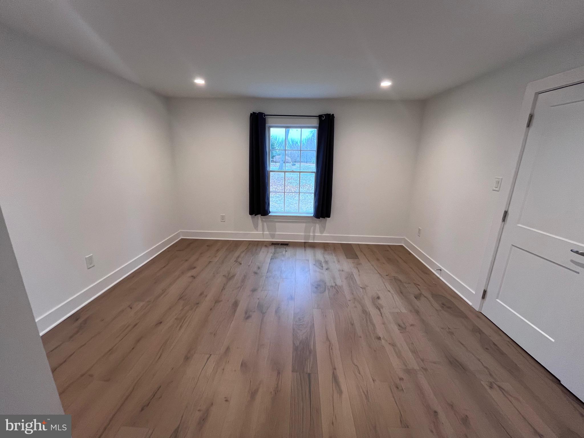 5 HOPETON LN