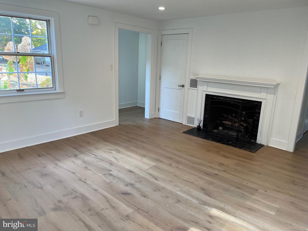 5 HOPETON LN