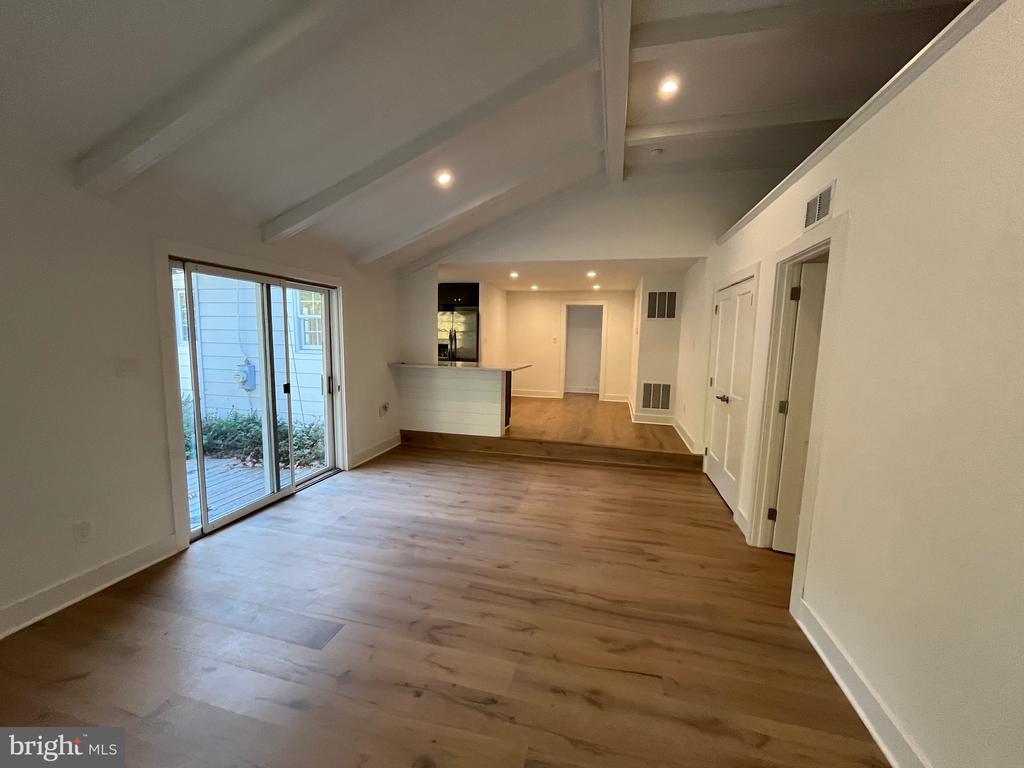 5 HOPETON LN