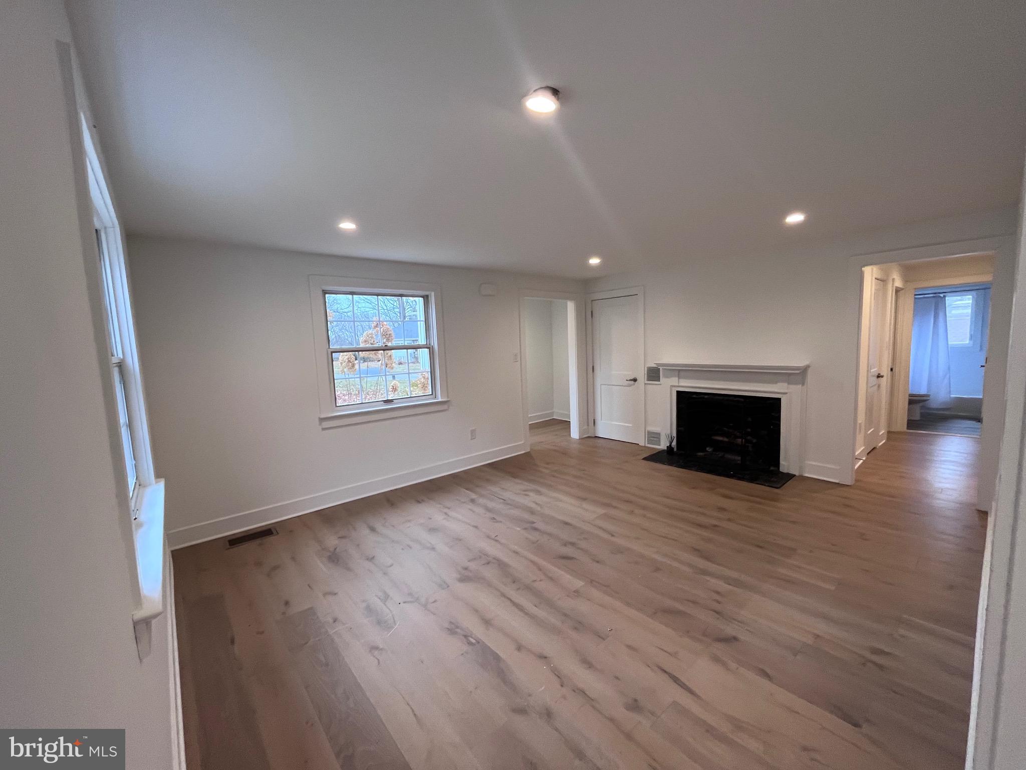 5 HOPETON LN