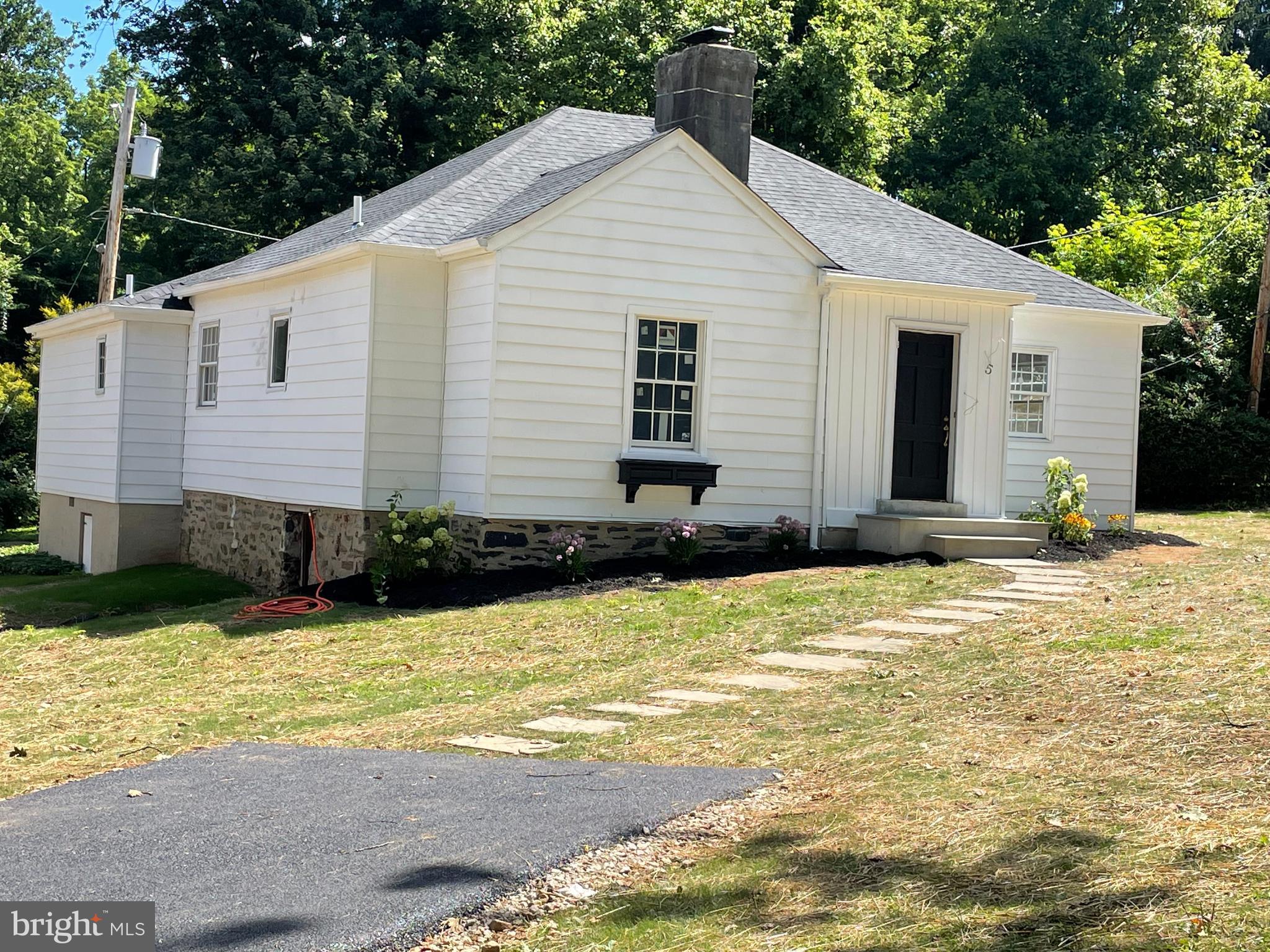 5 HOPETON LN