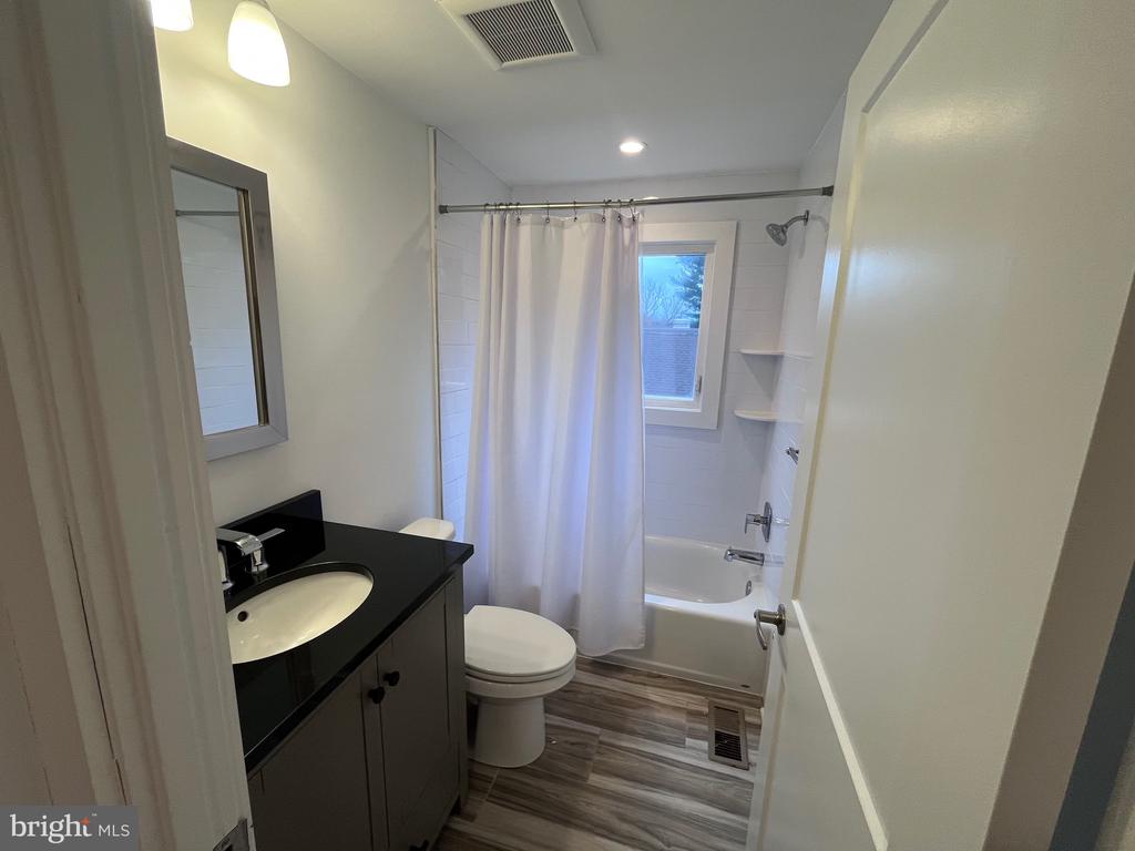 5 HOPETON LN