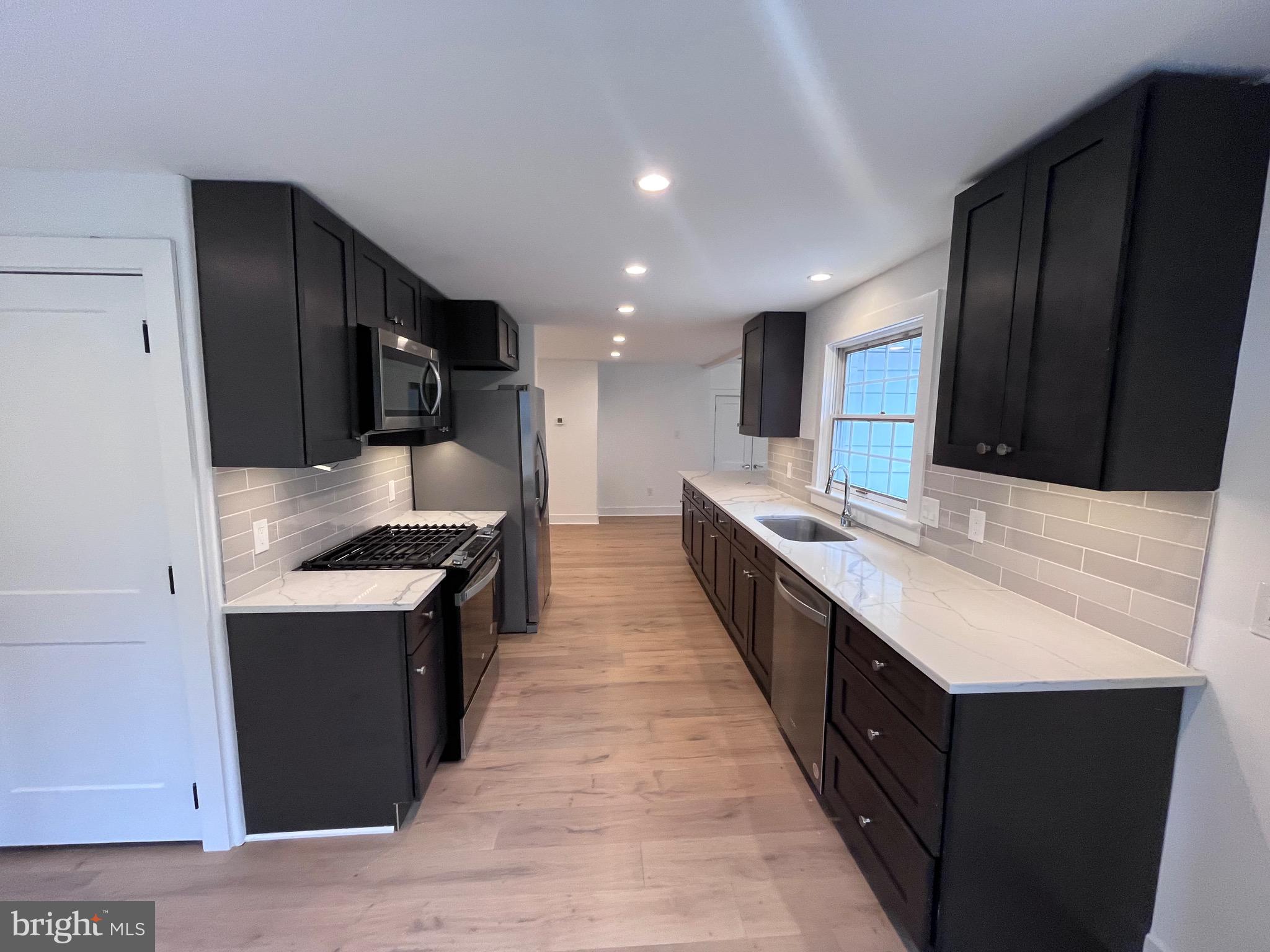5 HOPETON LN