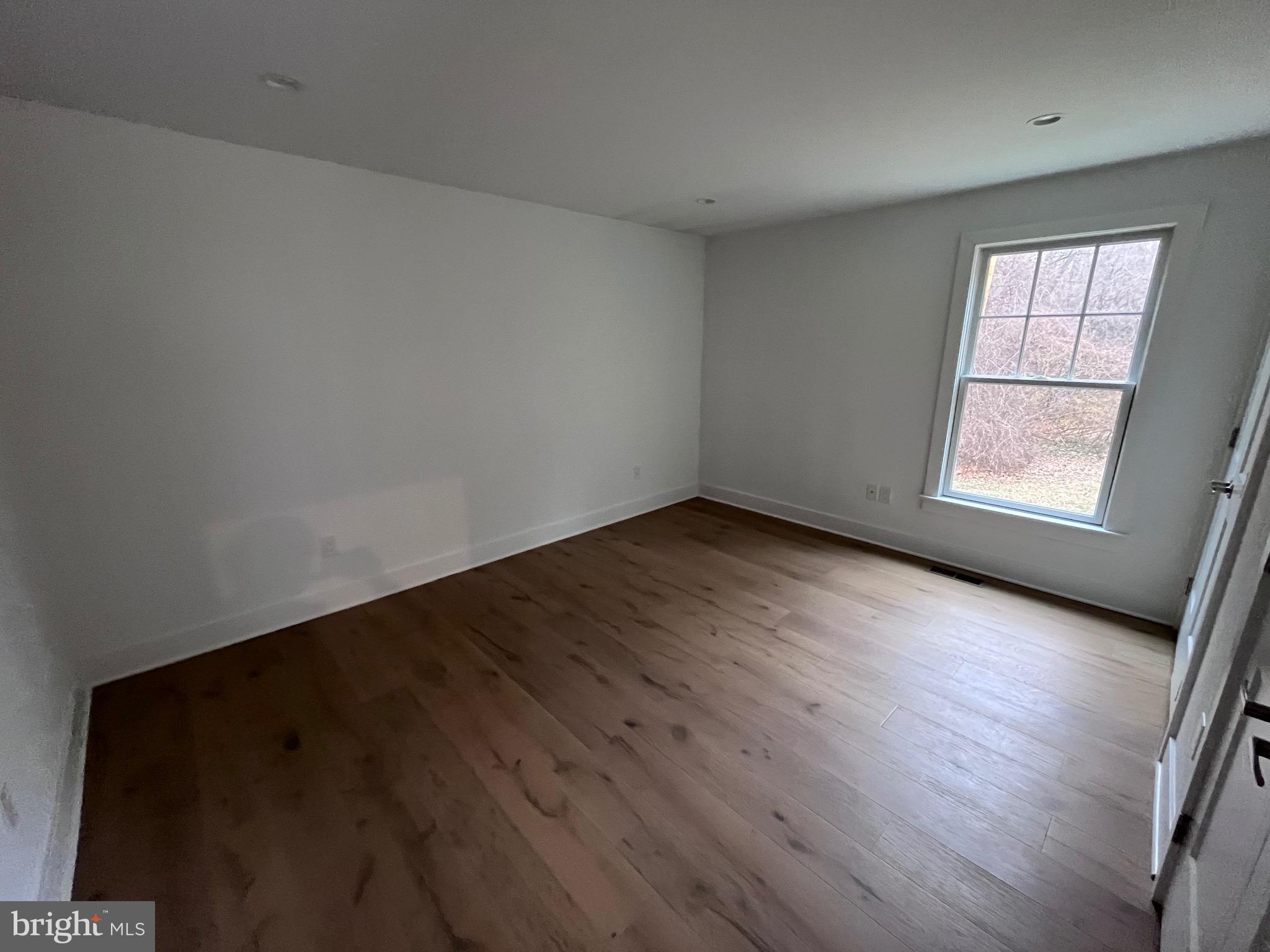 5 HOPETON LN