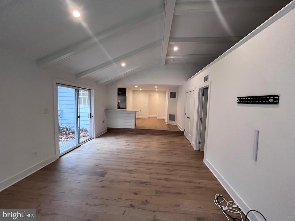 5 HOPETON LN