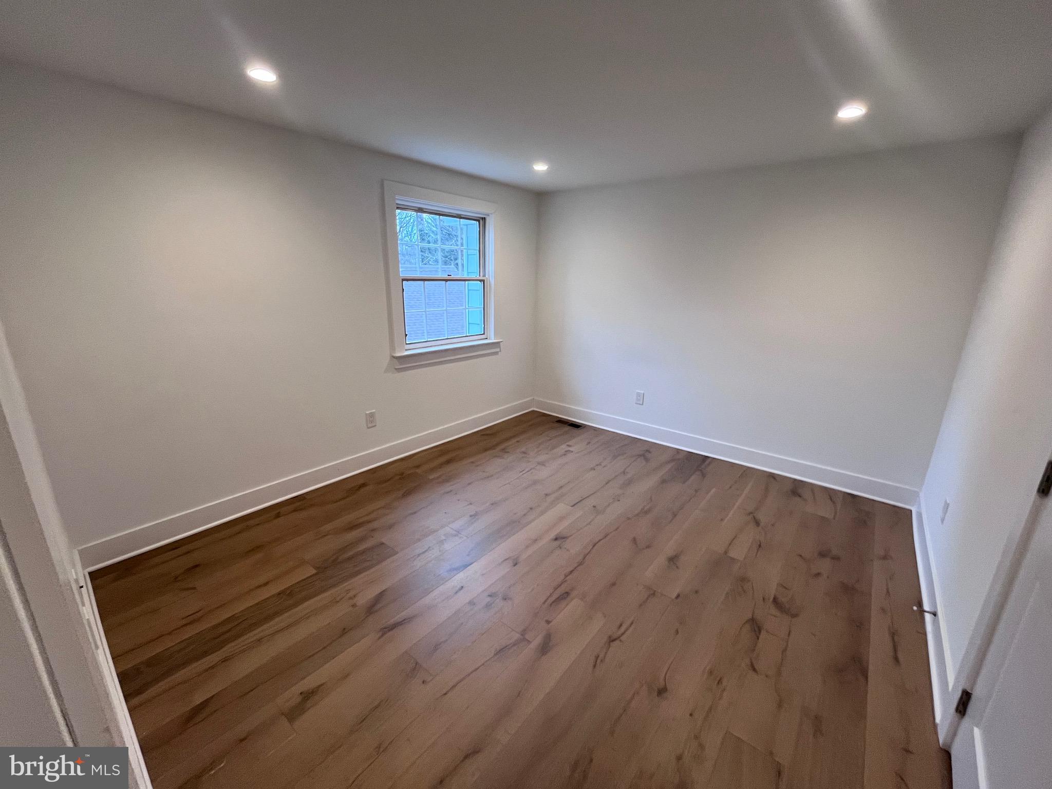 5 HOPETON LN