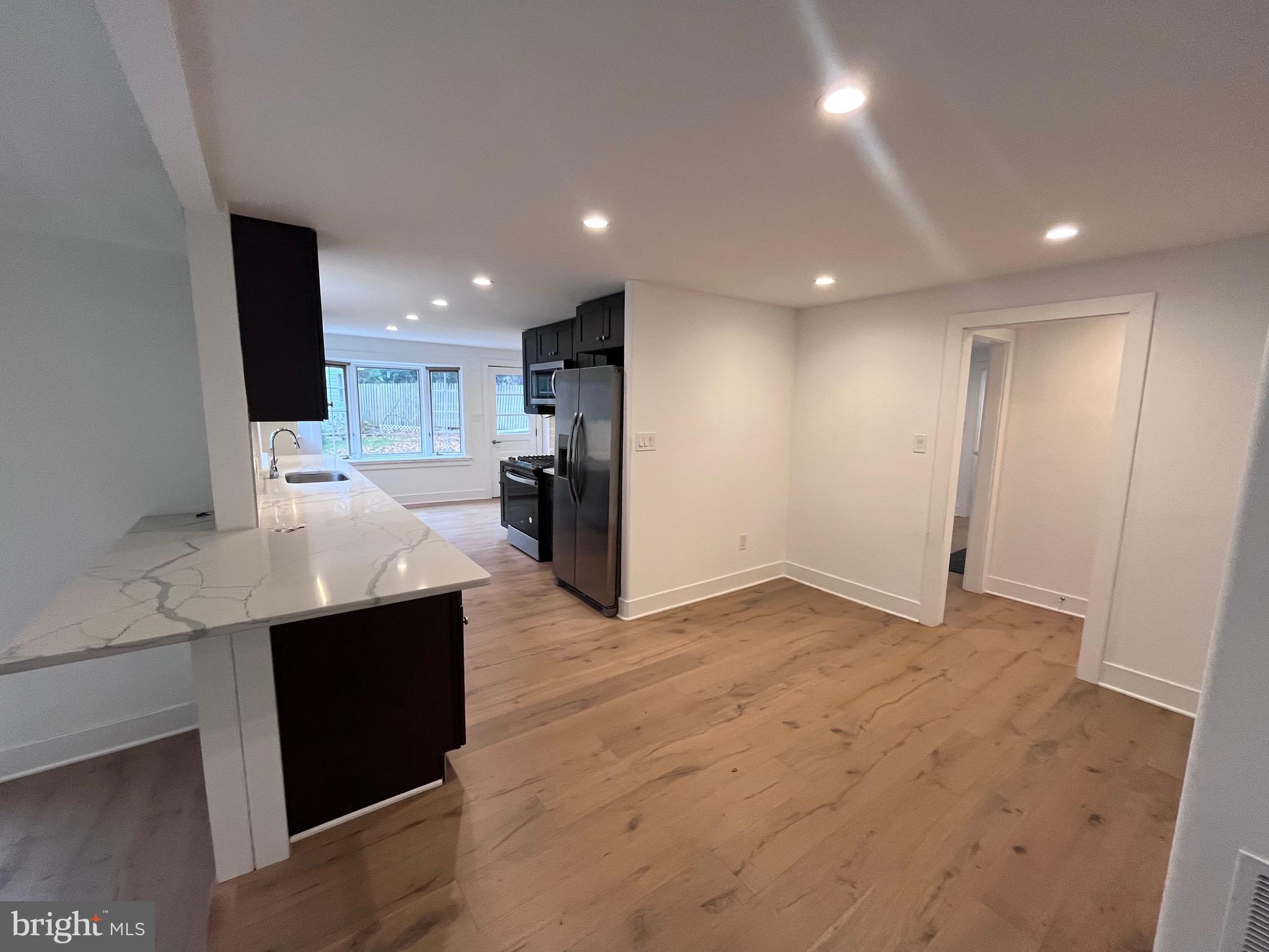 5 HOPETON LN