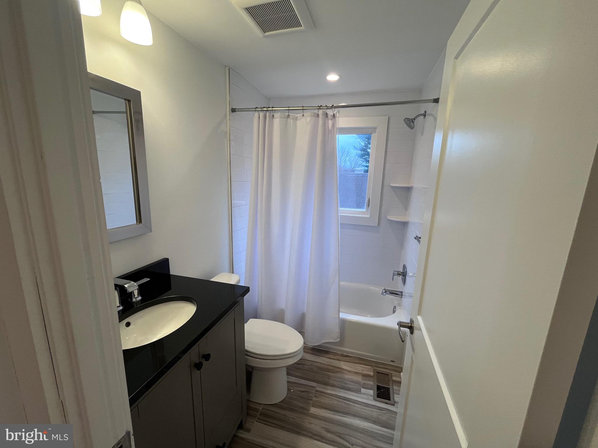 5 HOPETON LN